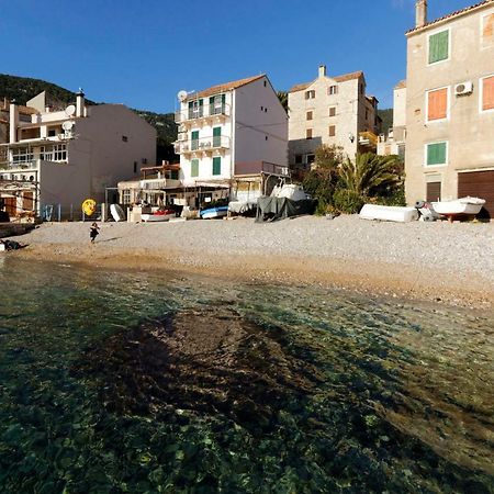 Beach House Gusla Комижа Экстерьер фото
