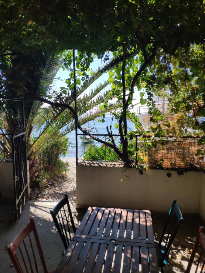 Beach House Gusla Комижа Экстерьер фото