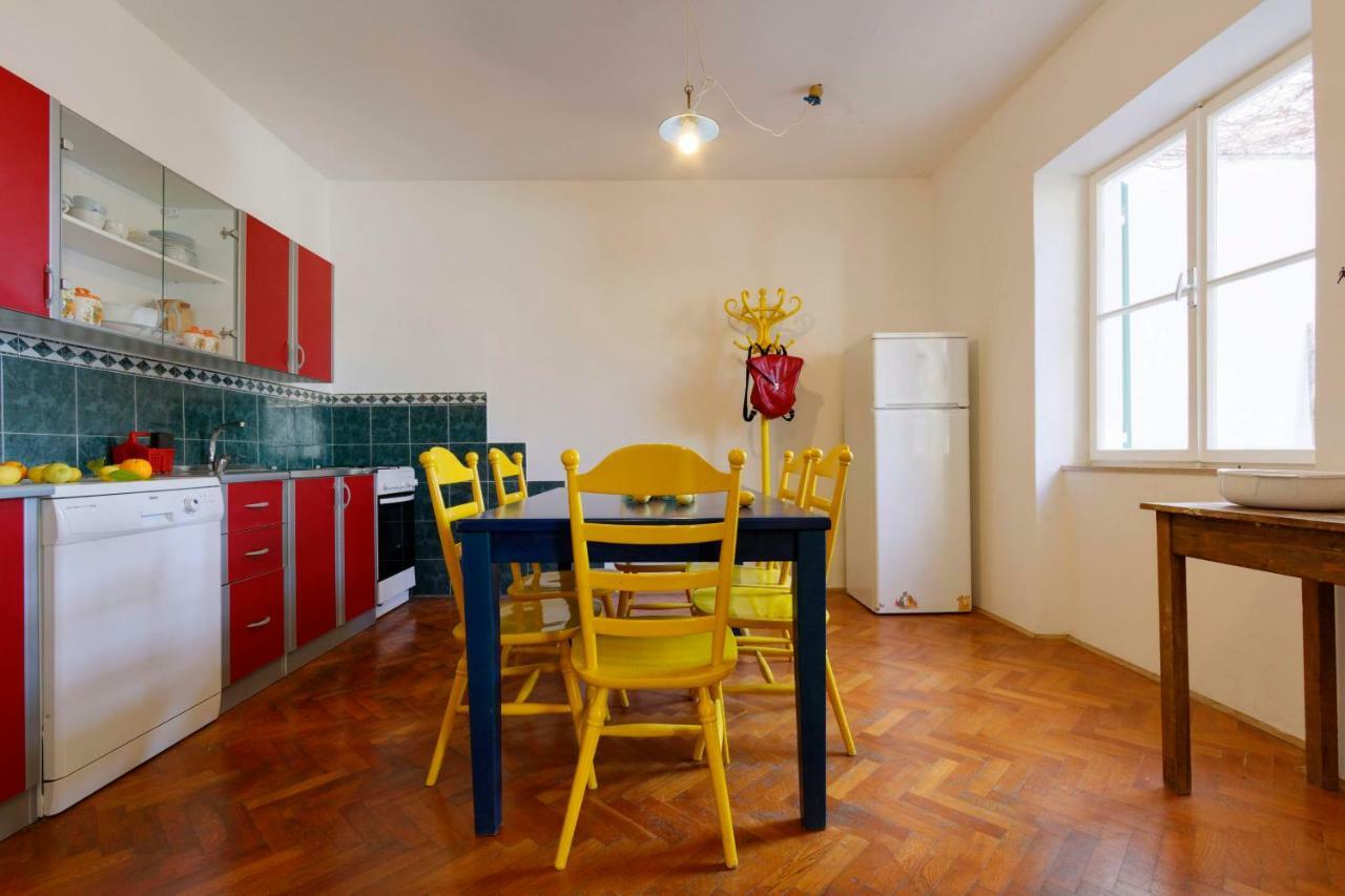 Beach House Gusla Комижа Экстерьер фото